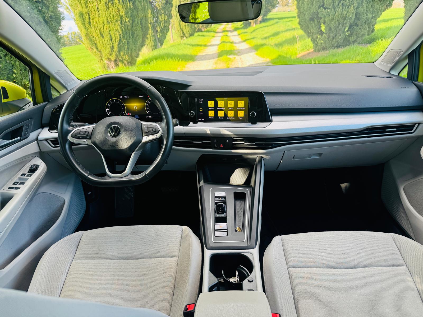 Volkswagen Golf VIII 1.0 eTsi Hybrid - immagine 7